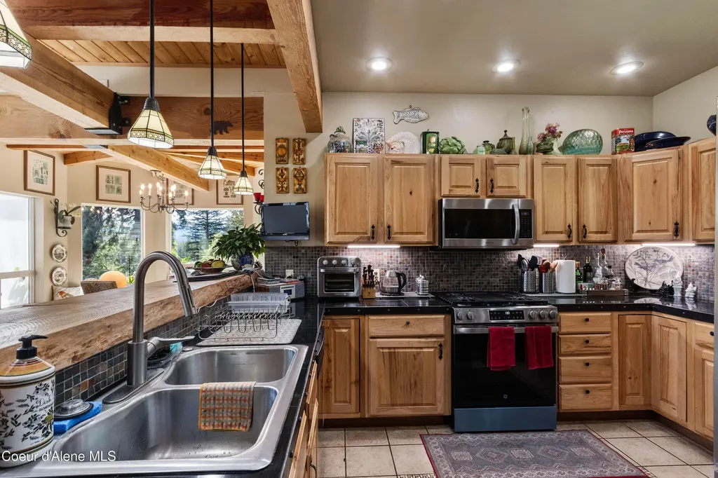 181 Spring View Lane Sagle ID 83860