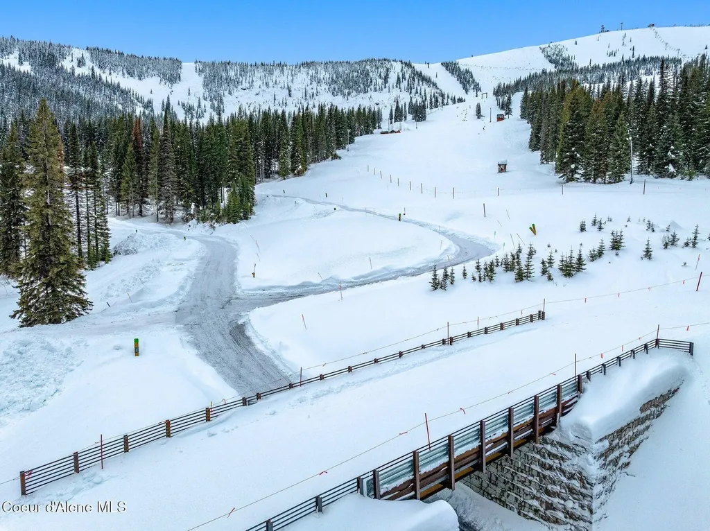 Crystal View L2 B4 Sandpoint ID 83864