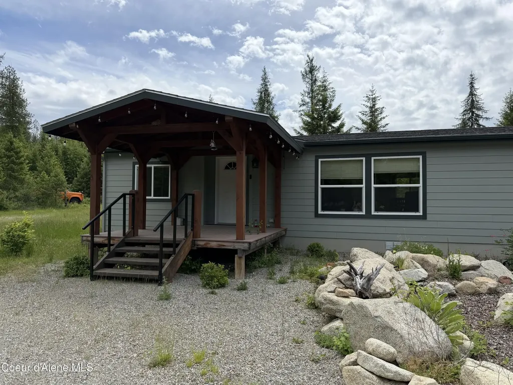 12572 E Parks Road Athol ID 83801