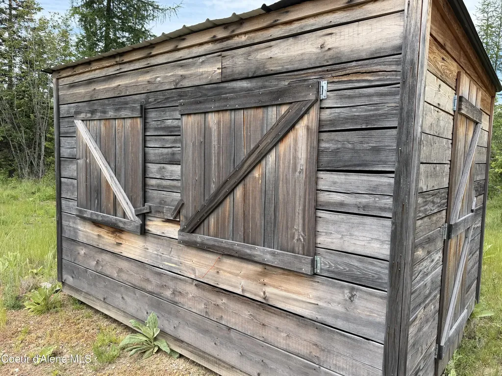 12572 E Parks Road Athol ID 83801