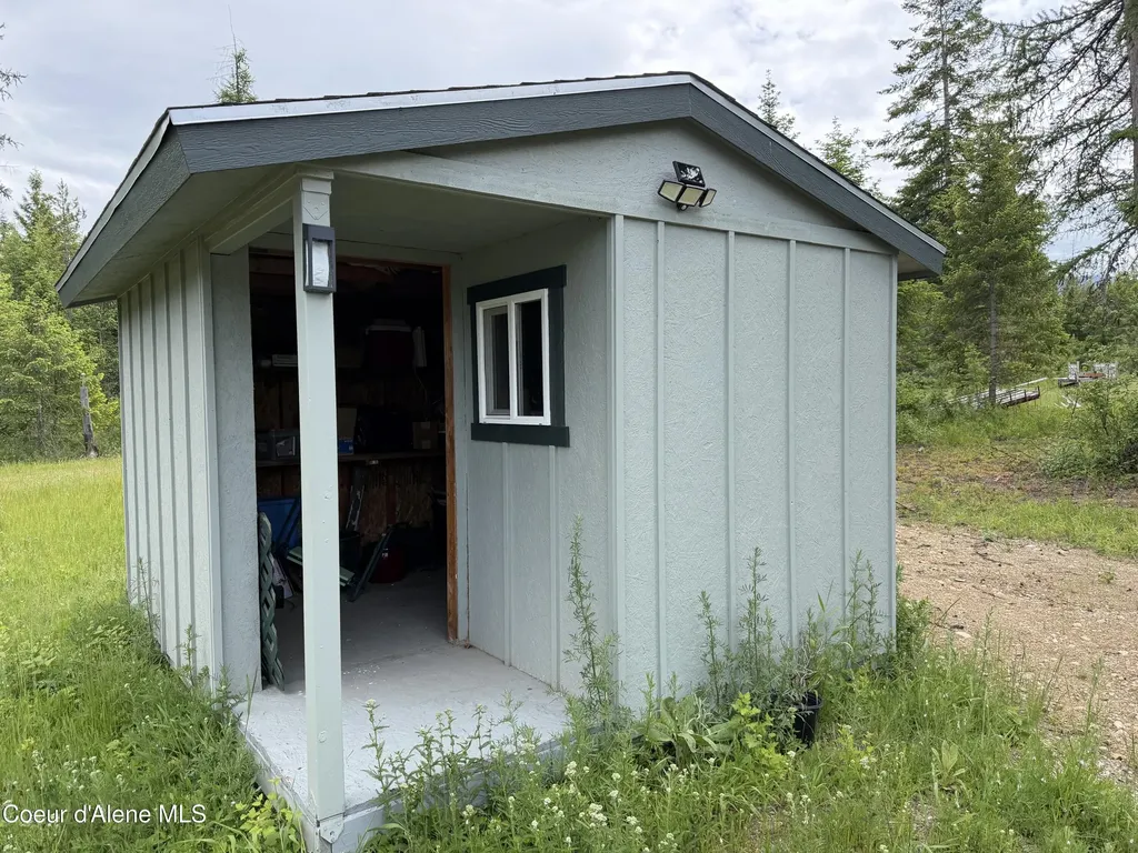 12572 E Parks Road Athol ID 83801