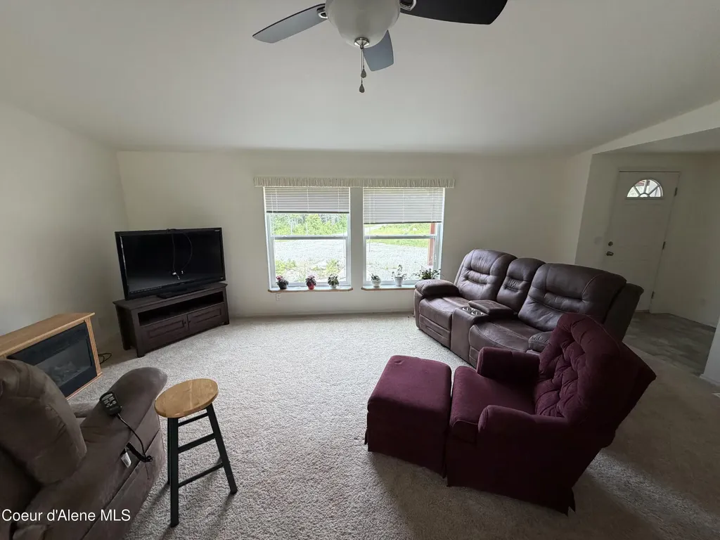 12572 E Parks Road Athol ID 83801