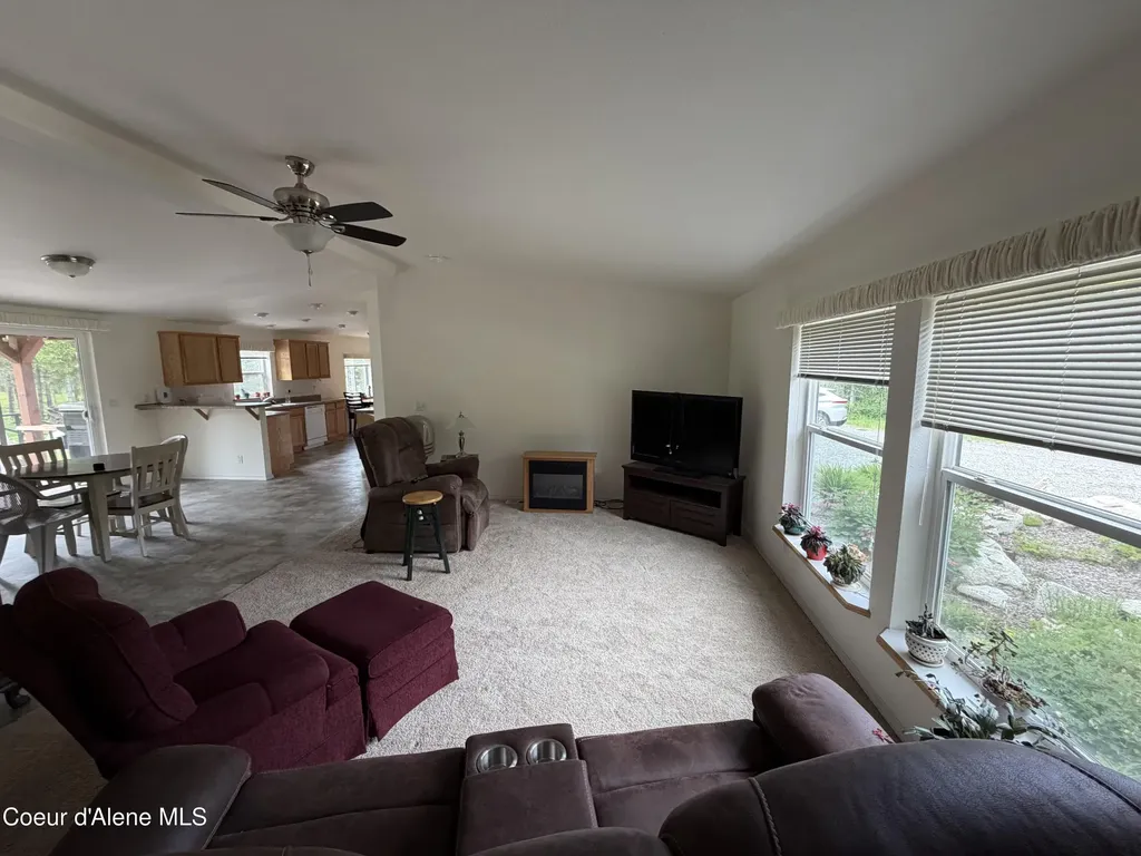 12572 E Parks Road Athol ID 83801