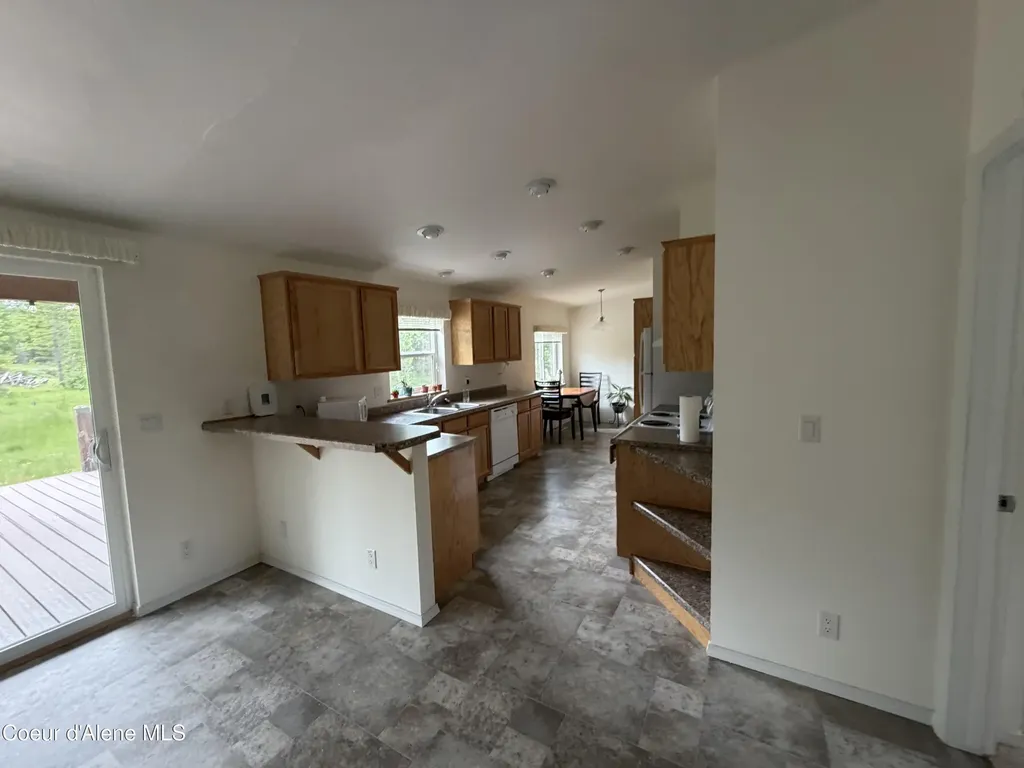 12572 E Parks Road Athol ID 83801