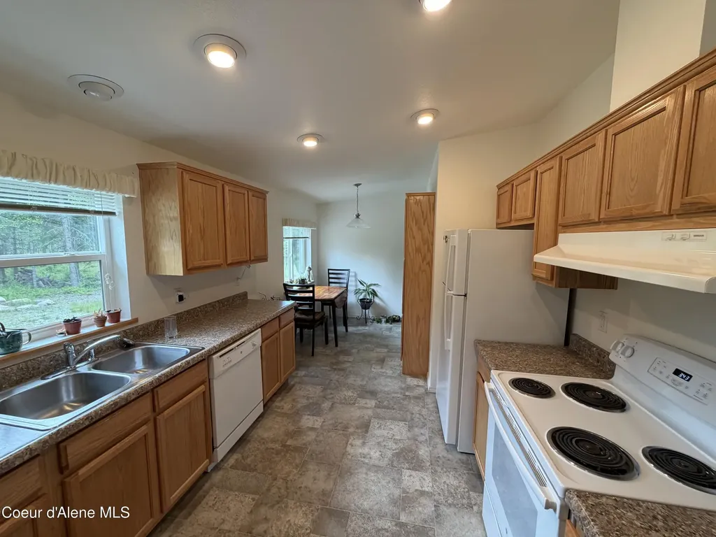 12572 E Parks Road Athol ID 83801