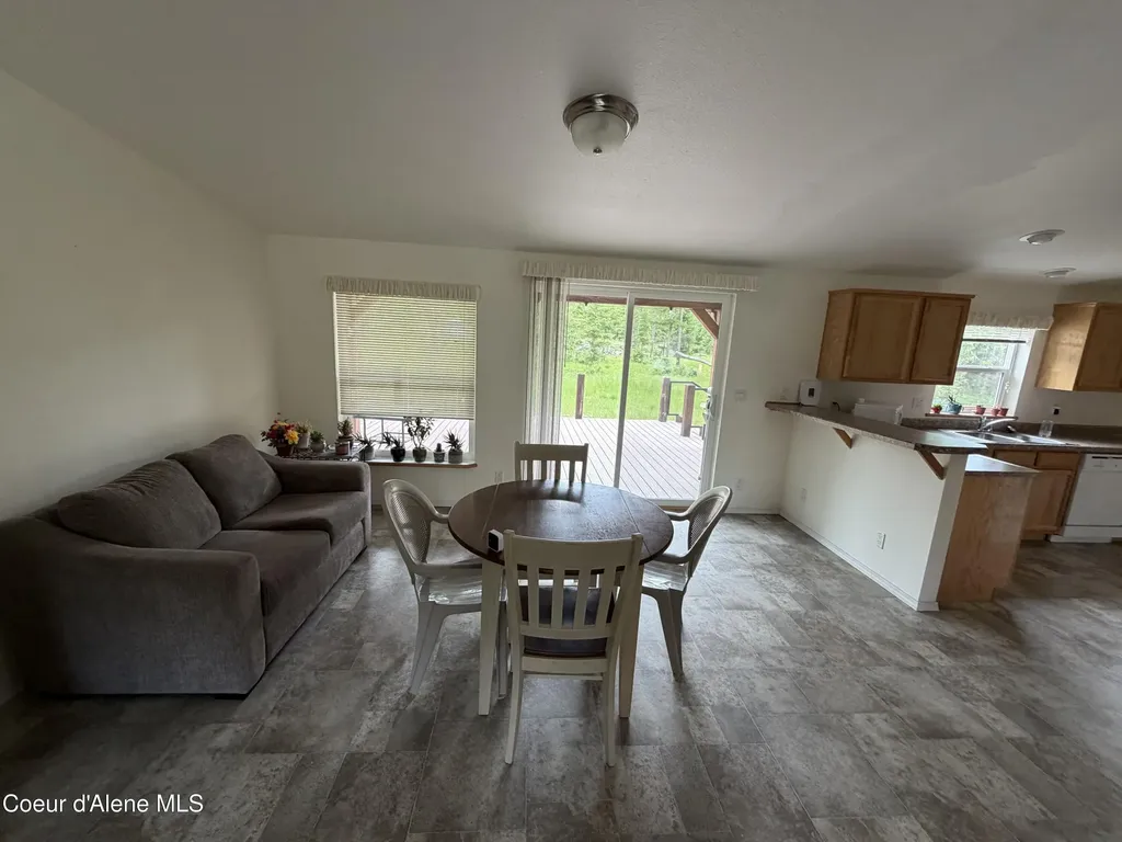 12572 E Parks Road Athol ID 83801