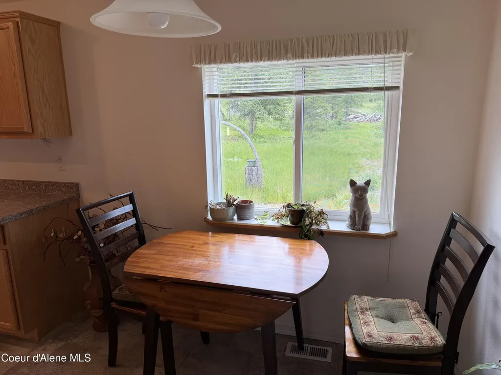 12572 E Parks Road Athol ID 83801