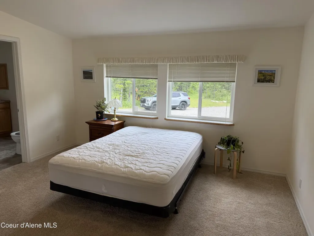 12572 E Parks Road Athol ID 83801