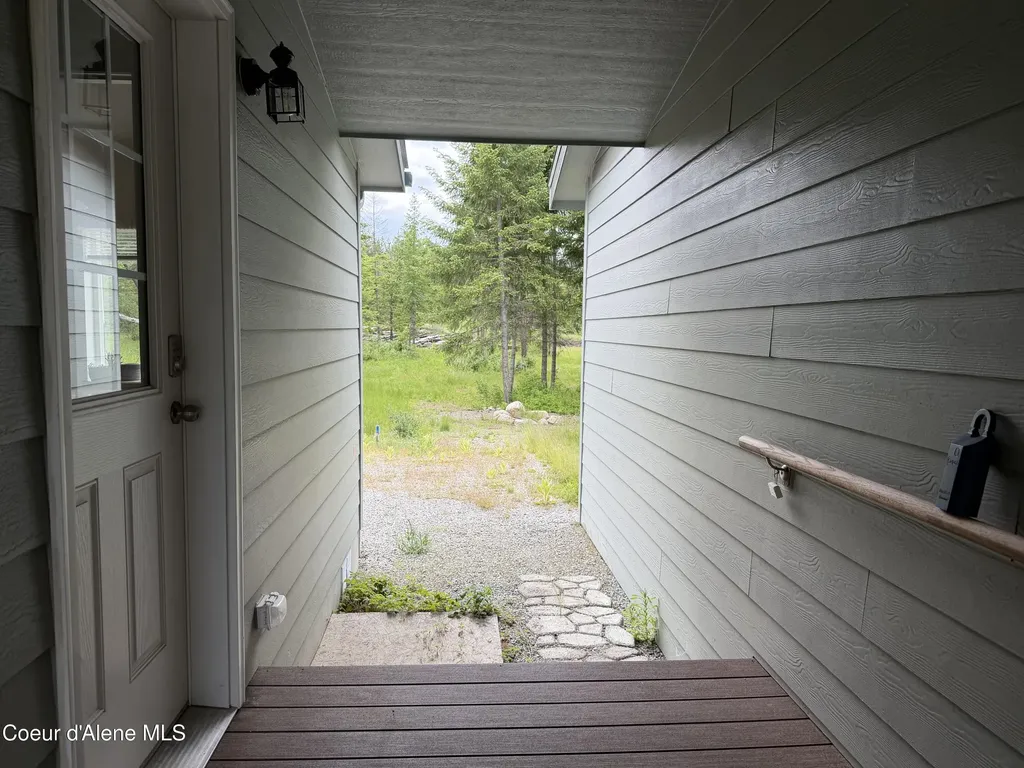 12572 E Parks Road Athol ID 83801