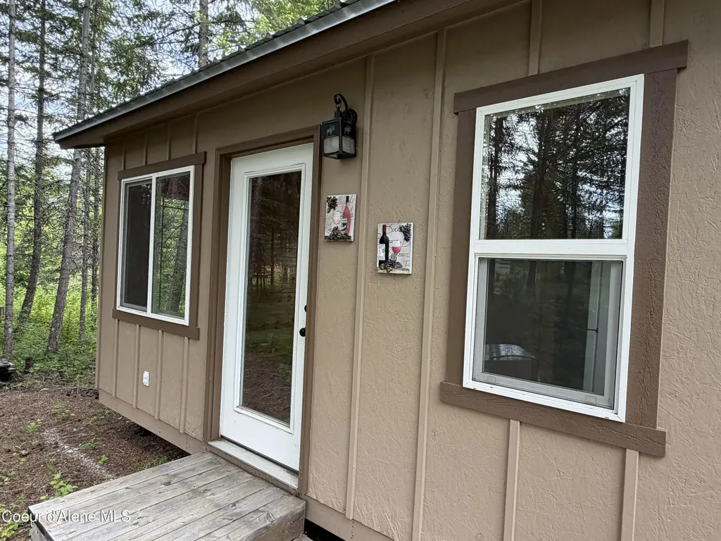 12572 E Parks Road Athol ID 83801