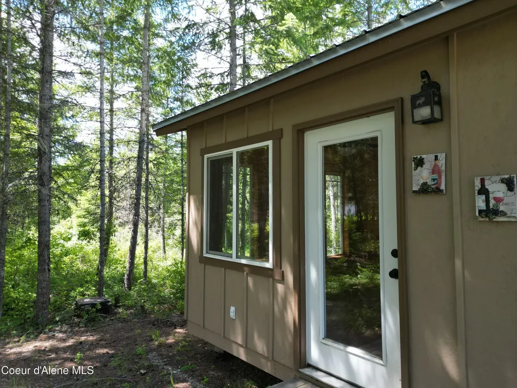 12572 E Parks Road Athol ID 83801