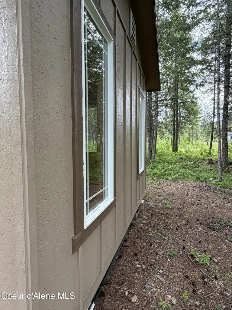 12572 E Parks Road Athol ID 83801