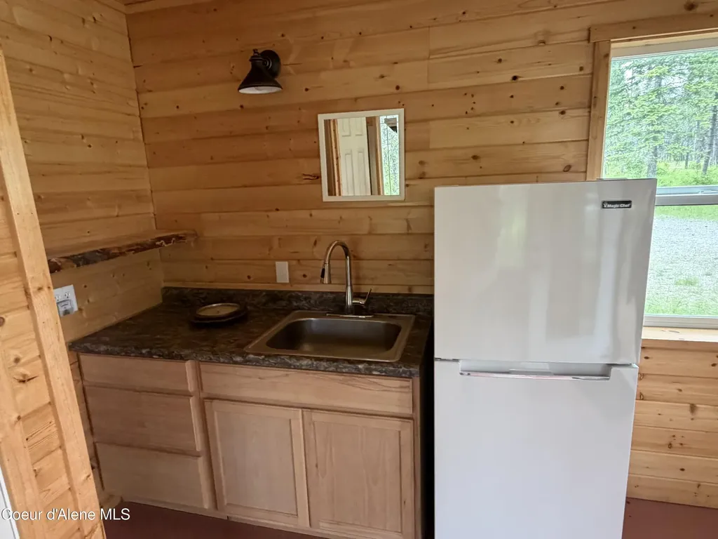 12572 E Parks Road Athol ID 83801