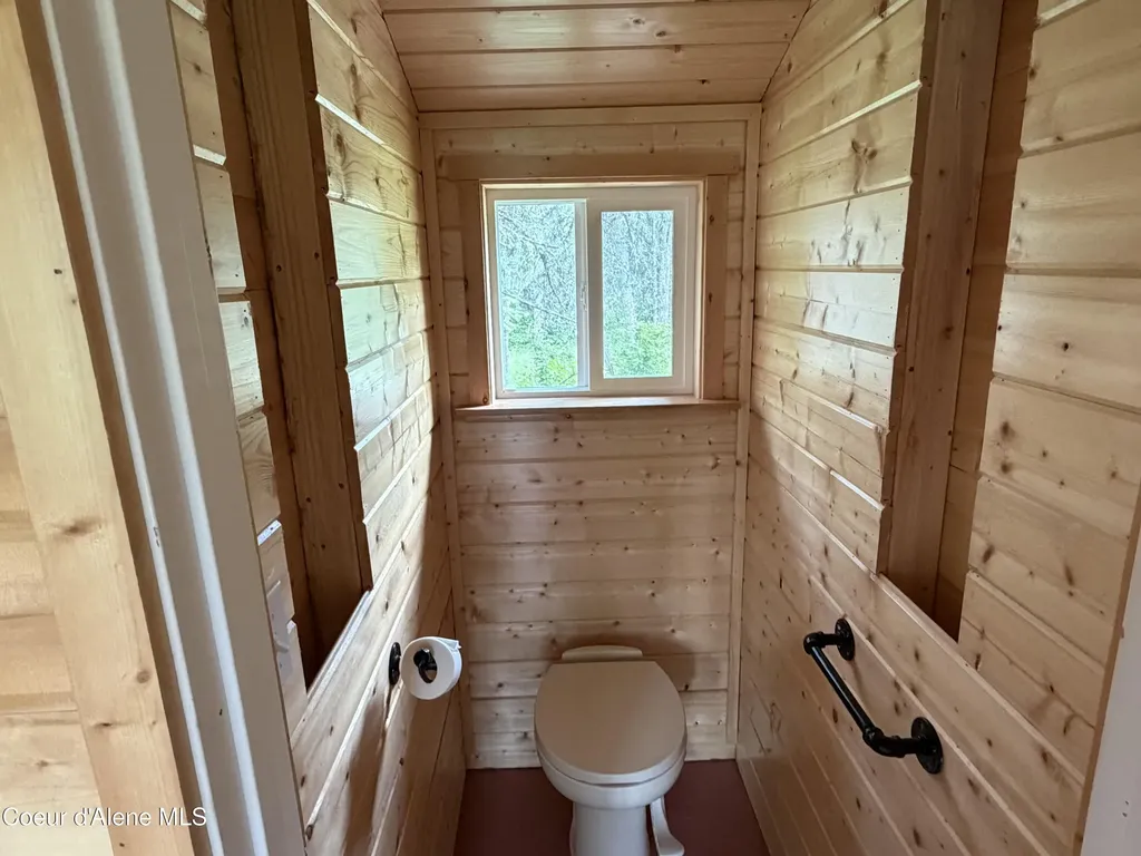 12572 E Parks Road Athol ID 83801