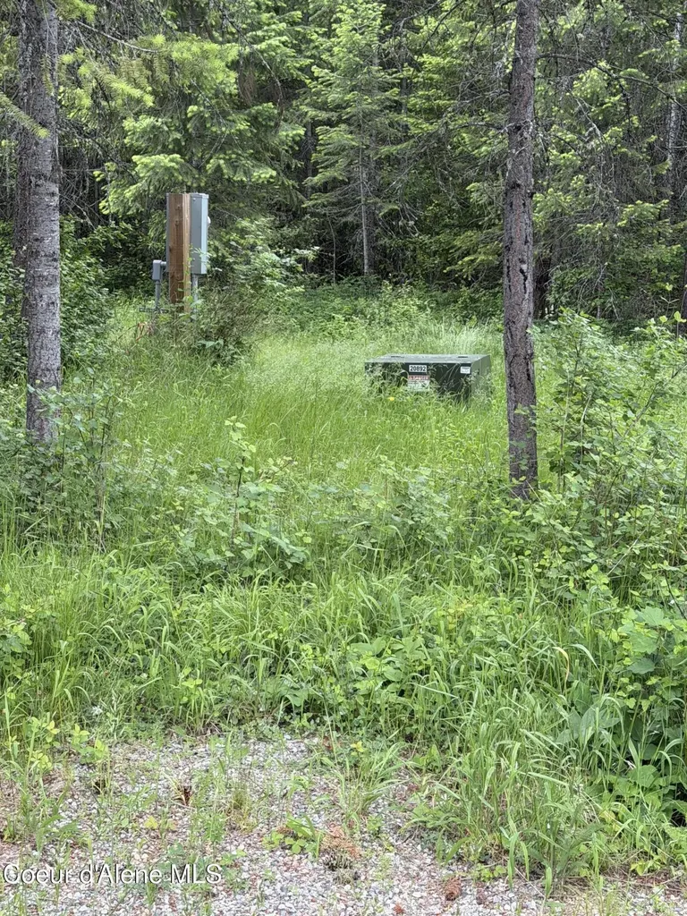 12572 E Parks Road Athol ID 83801