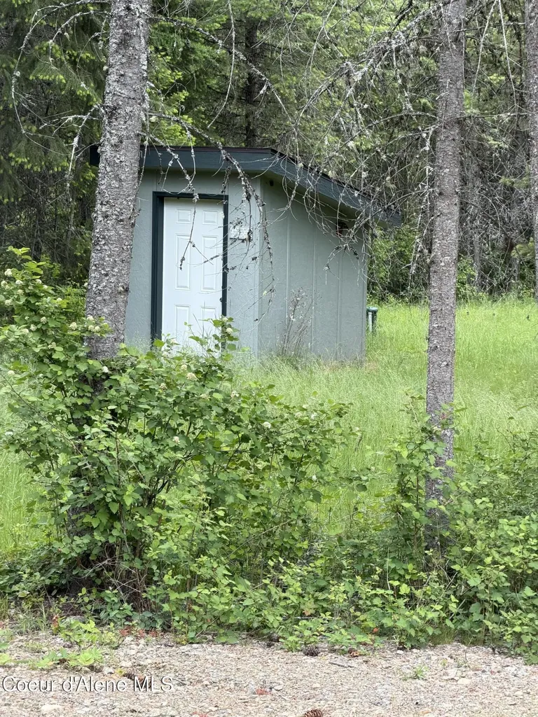 12572 E Parks Road Athol ID 83801