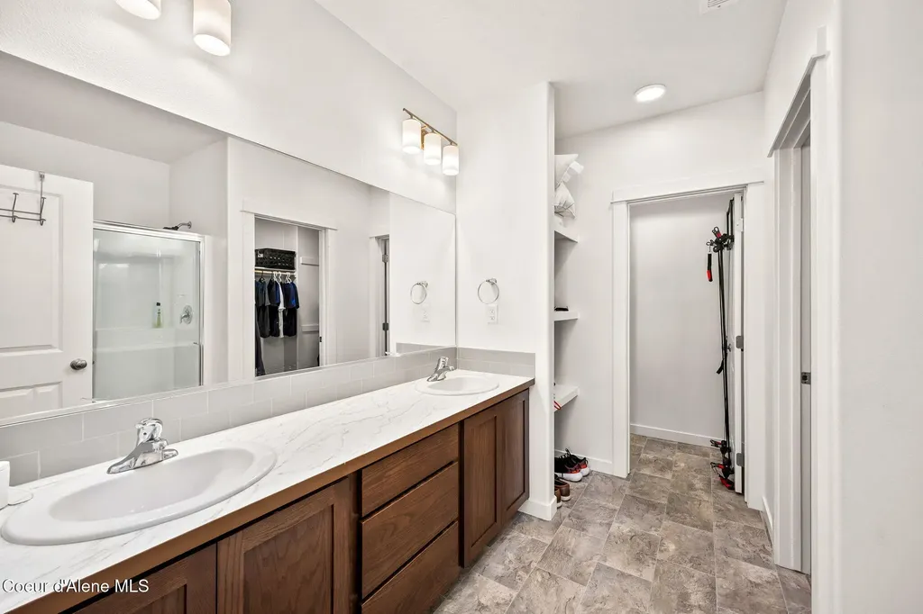 16026 N Hadley Loop Rathdrum ID 83858