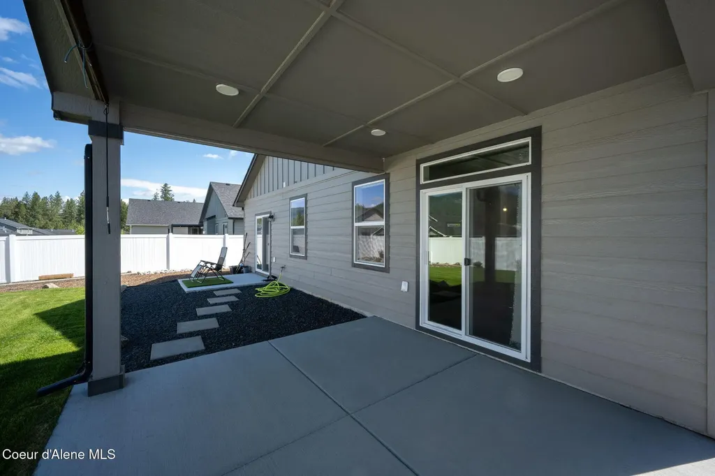 16026 N Hadley Loop Rathdrum ID 83858