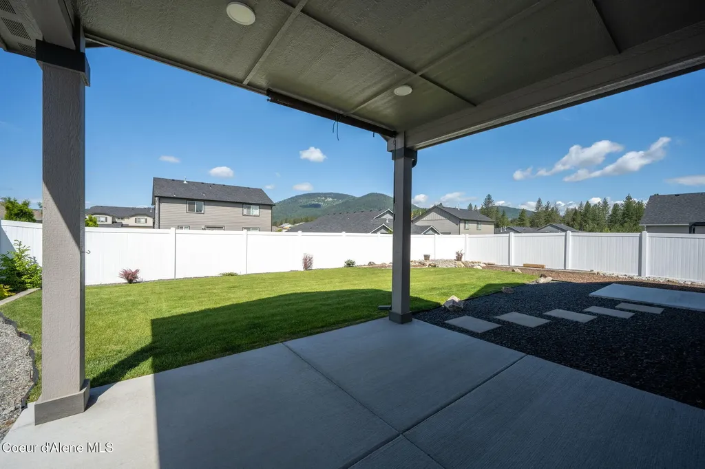 16026 N Hadley Loop Rathdrum ID 83858