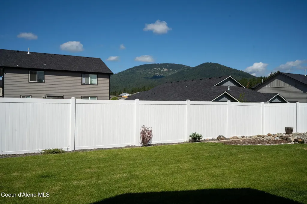 16026 N Hadley Loop Rathdrum ID 83858