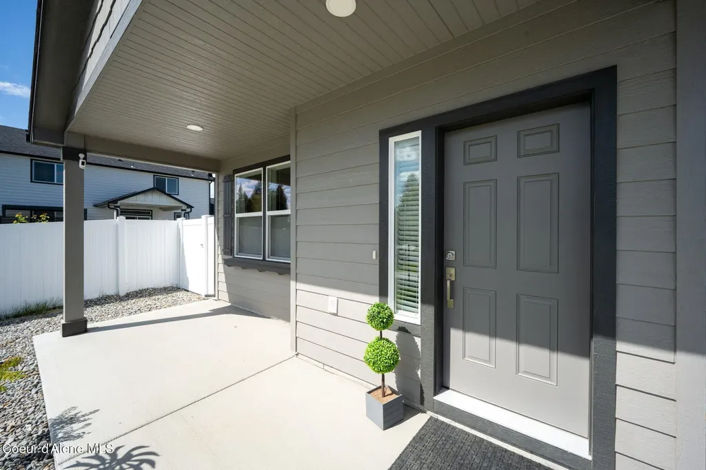 16026 N Hadley Loop Rathdrum ID 83858