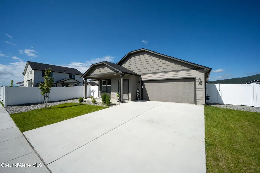 16026 N Hadley Loop Rathdrum ID 83858
