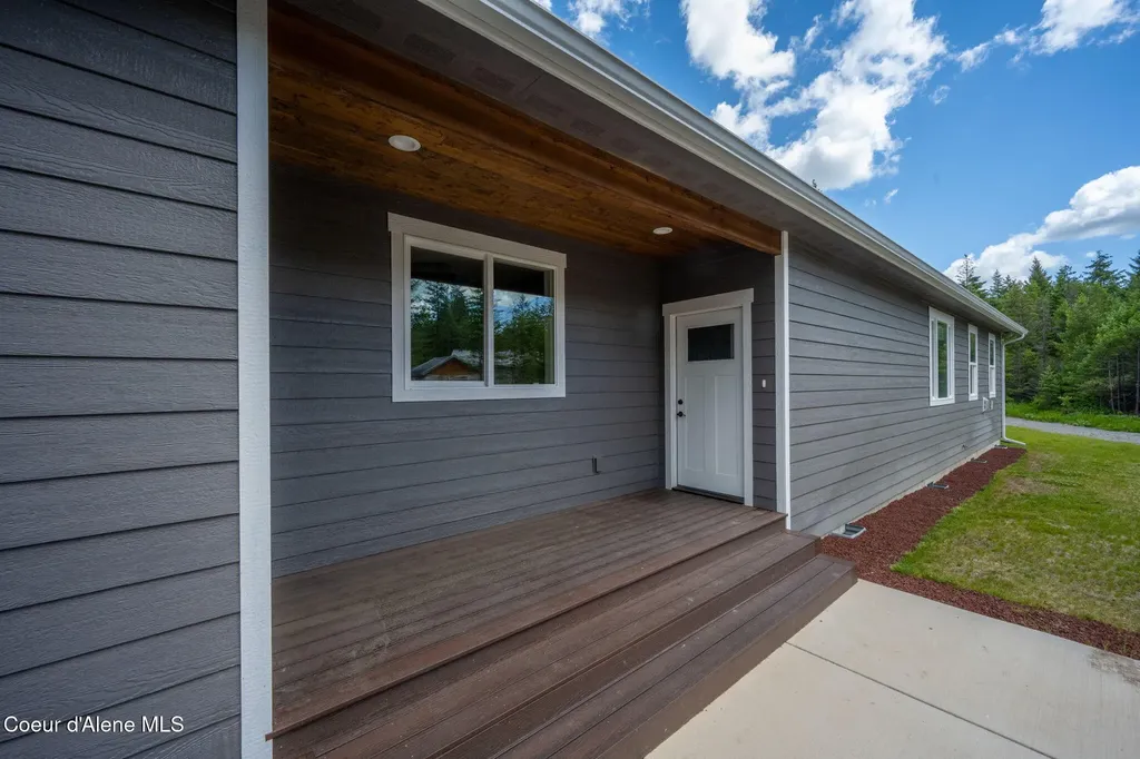 32926 N 10th Avenue Spirit Lake ID 83869