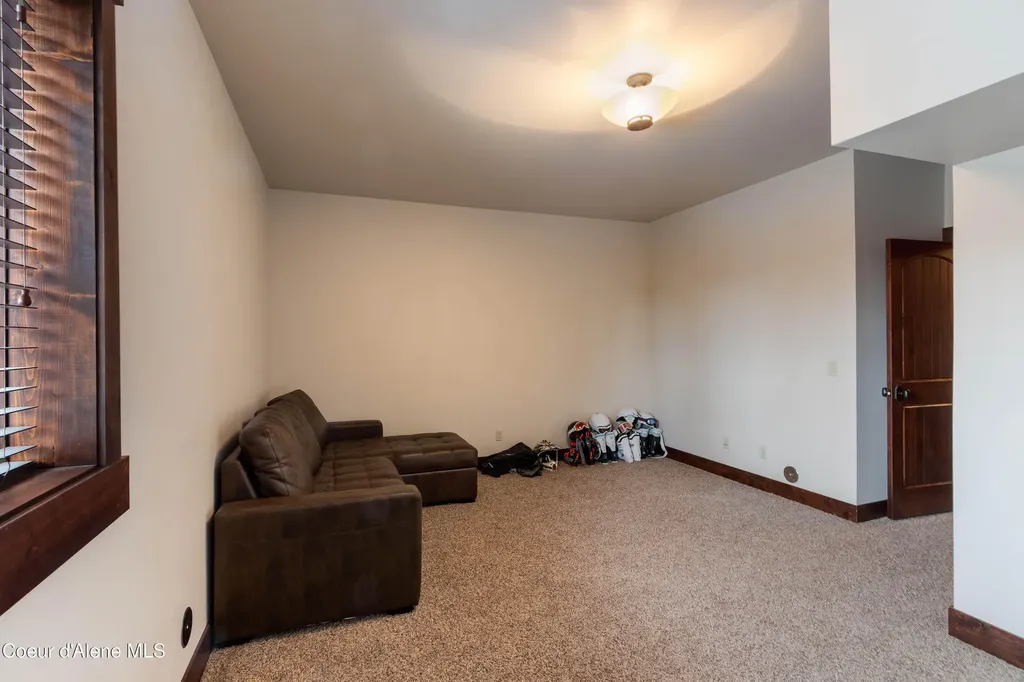 38 Avalanche Road Sandpoint ID 83864