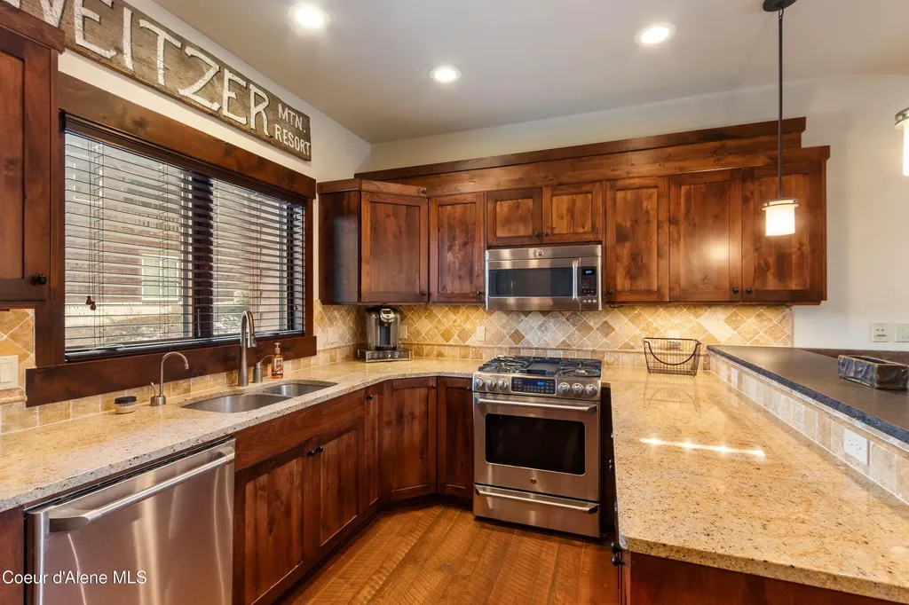 38 Avalanche Road Sandpoint ID 83864