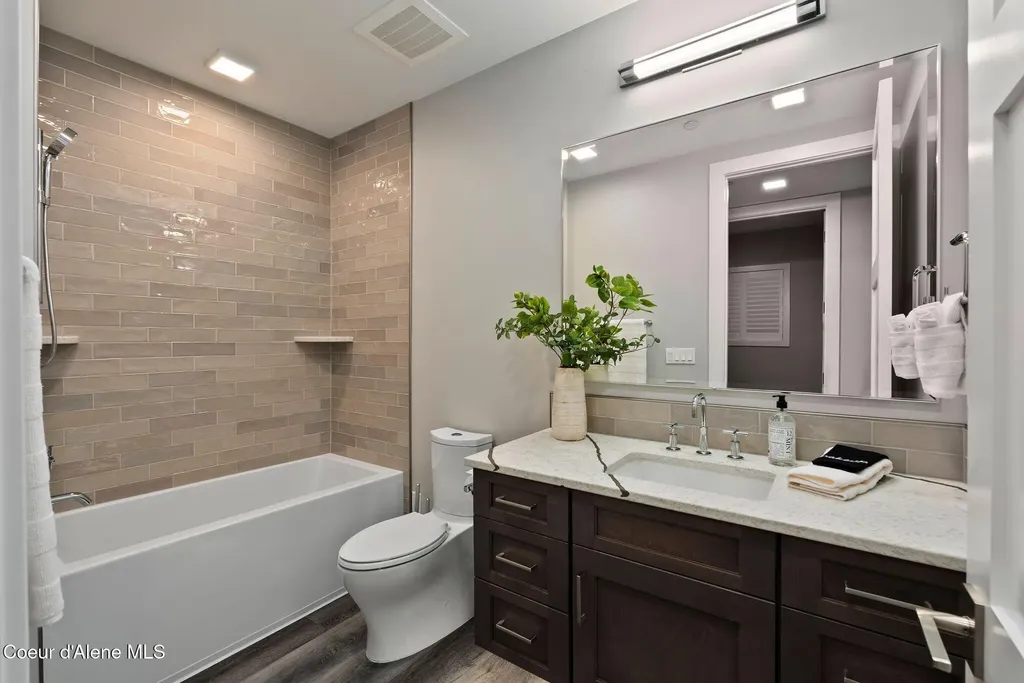 802 Sandpoint Avenue Sandpoint ID 83864