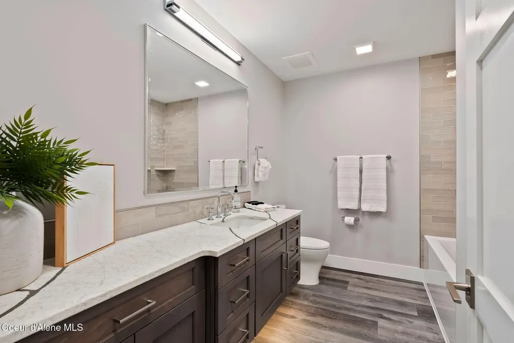 802 Sandpoint Avenue Sandpoint ID 83864