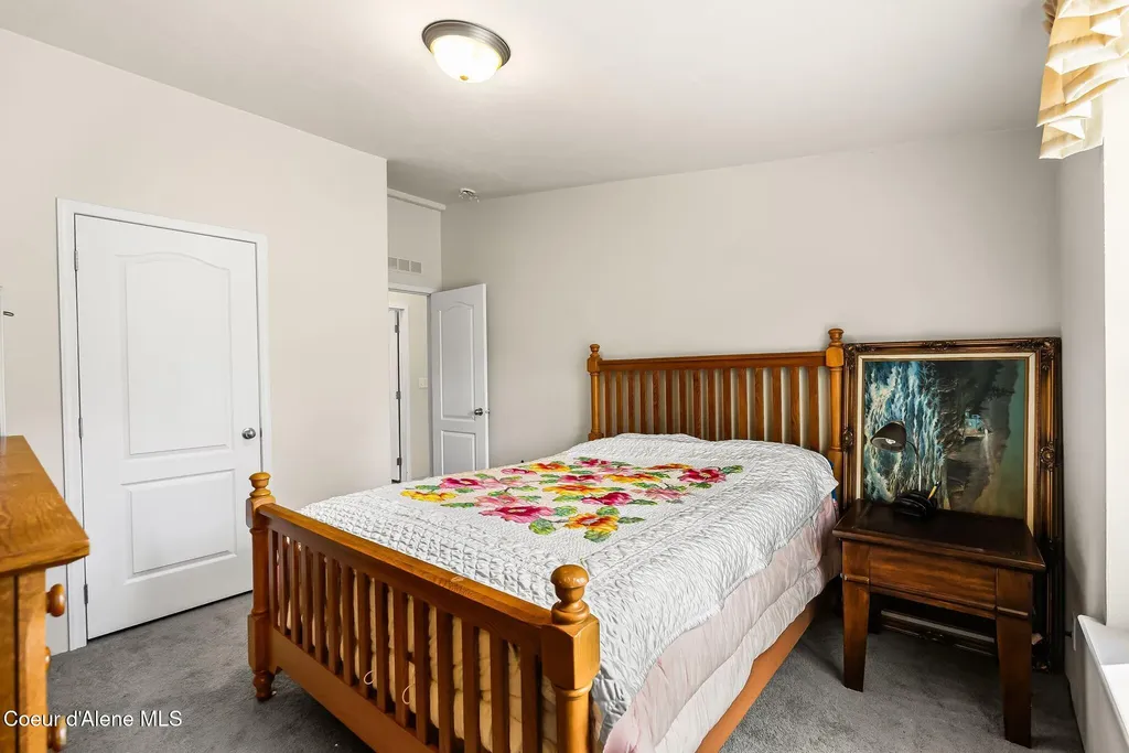 4304 S Elk Road Harrison ID 83833