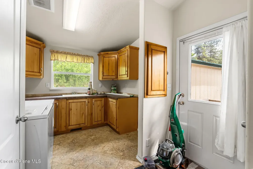 4304 S Elk Road Harrison ID 83833