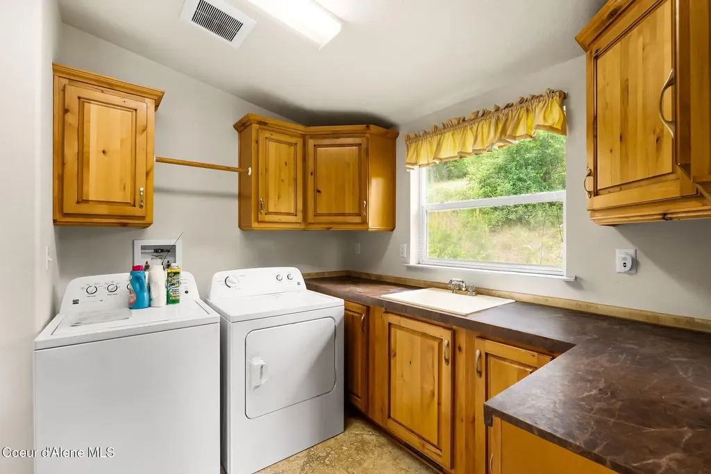 4304 S Elk Road Harrison ID 83833
