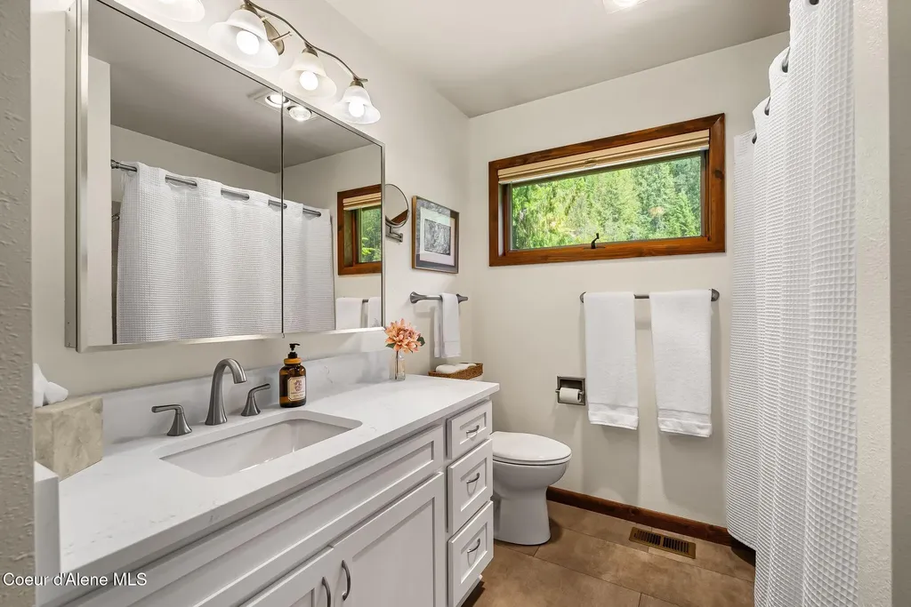 74 Eureka Road Sagle ID 83860