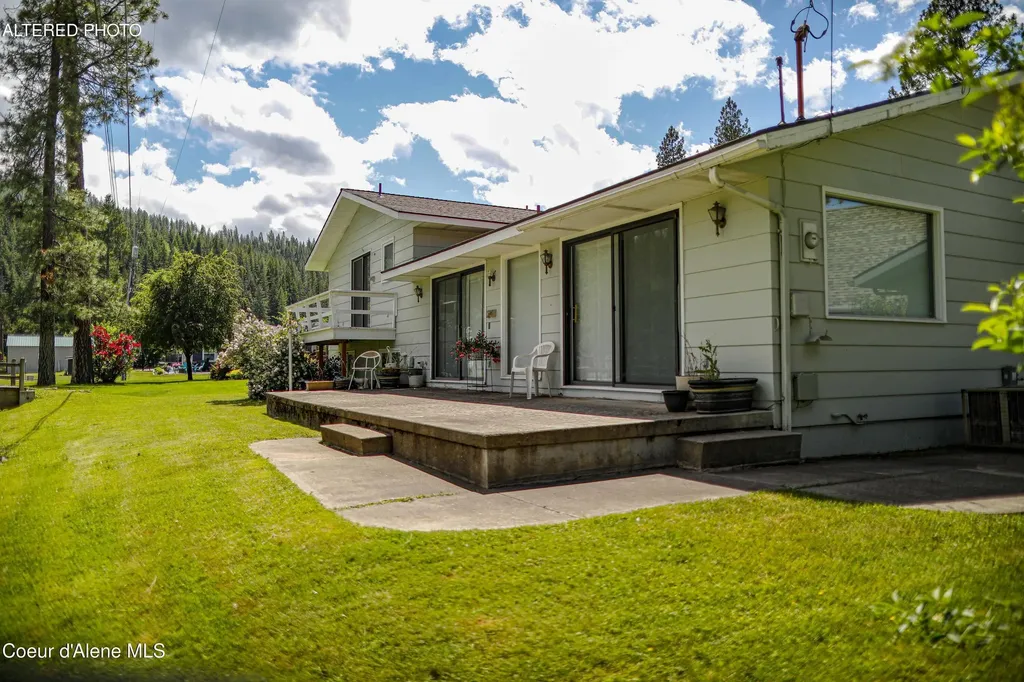 301 Woodland Drive Pinehurst ID 83850