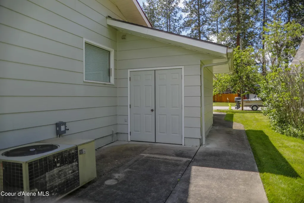 301 Woodland Drive Pinehurst ID 83850