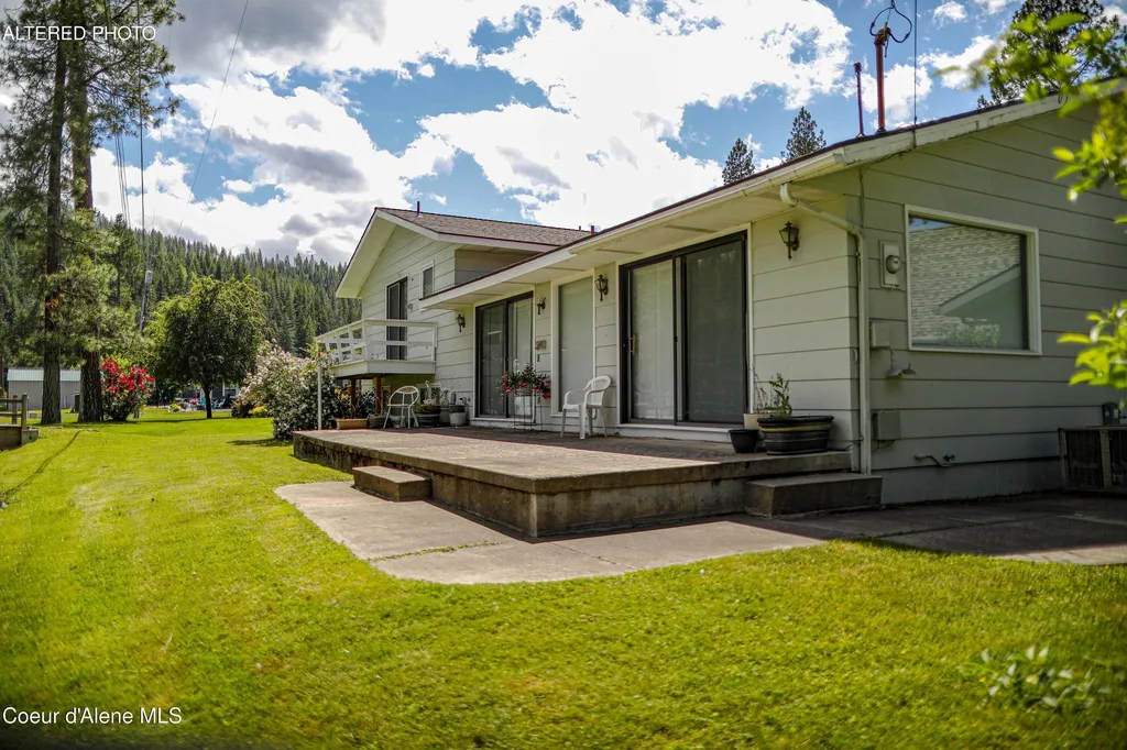 301 Woodland Drive Pinehurst ID 83850