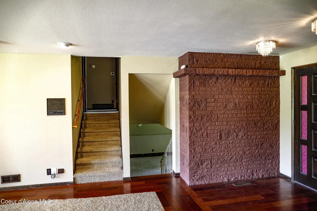 301 Woodland Drive Pinehurst ID 83850