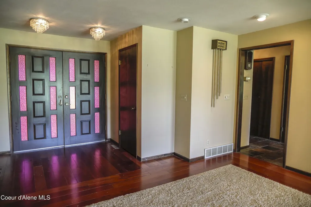 301 Woodland Drive Pinehurst ID 83850