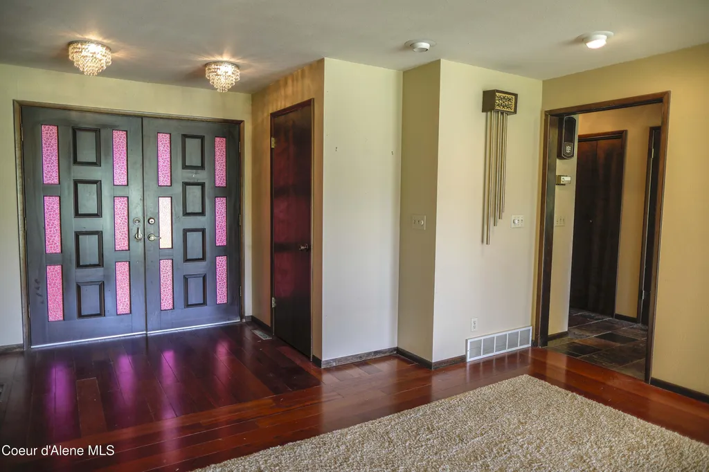 301 Woodland Drive Pinehurst ID 83850
