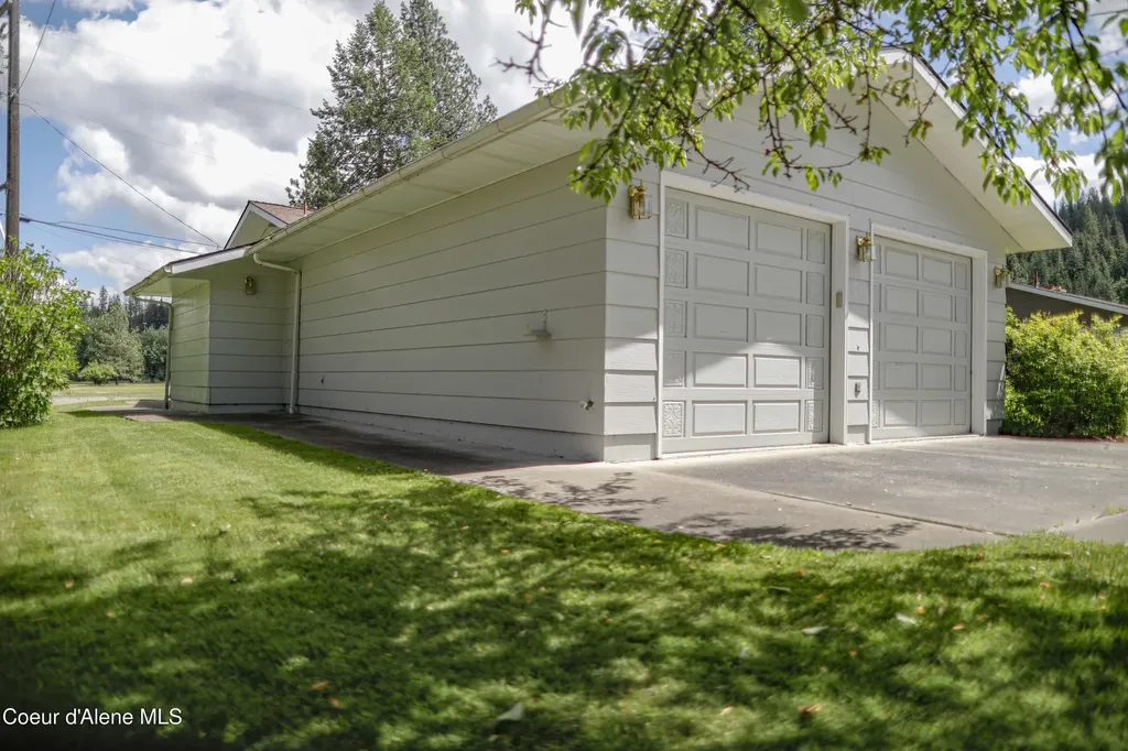 301 Woodland Drive Pinehurst ID 83850