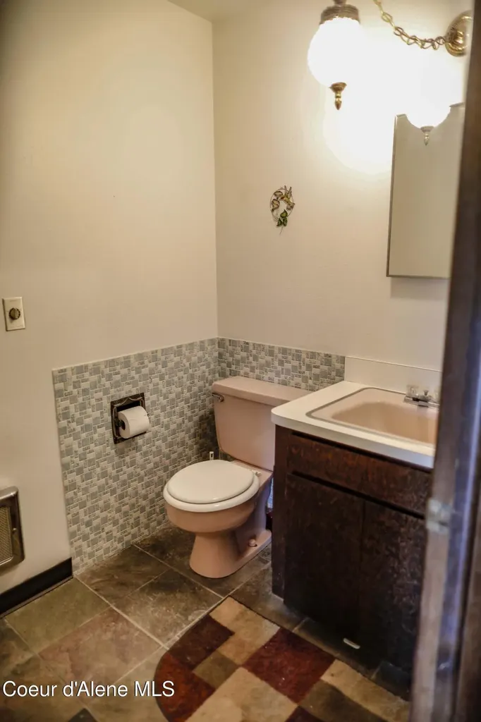 301 Woodland Drive Pinehurst ID 83850