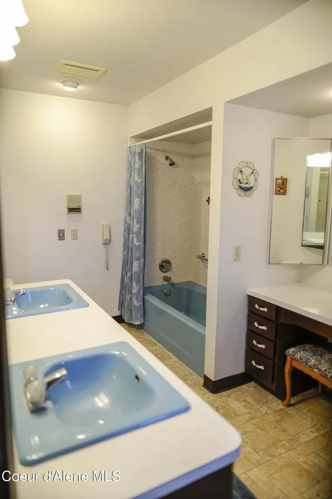 301 Woodland Drive Pinehurst ID 83850