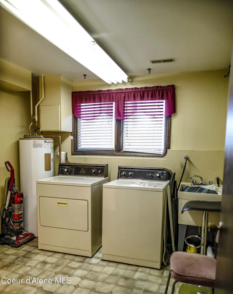 301 Woodland Drive Pinehurst ID 83850
