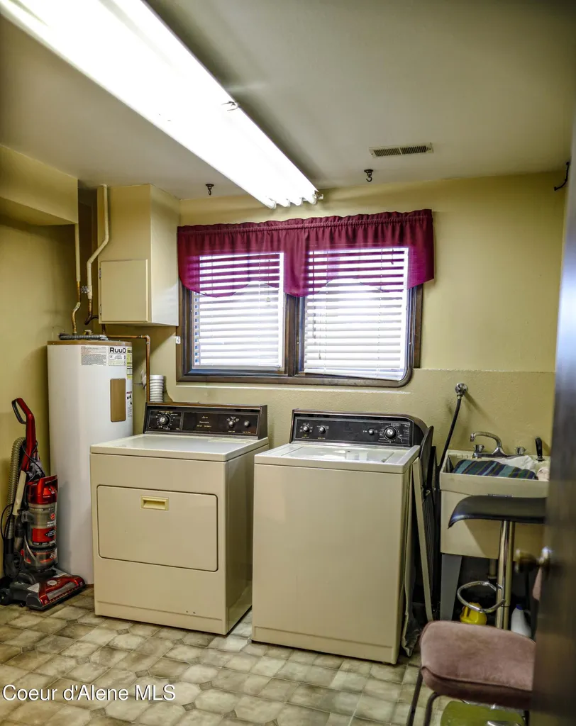 301 Woodland Drive Pinehurst ID 83850