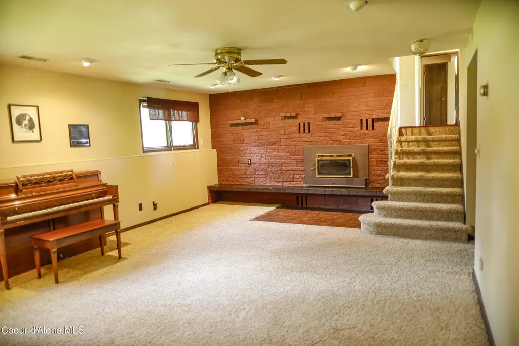 301 Woodland Drive Pinehurst ID 83850