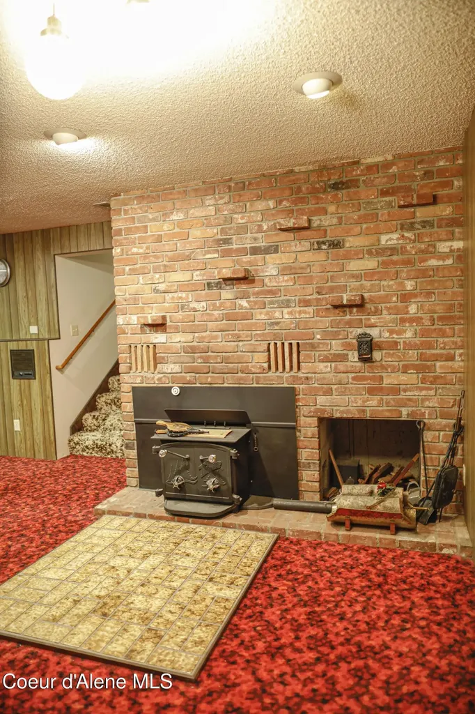 301 Woodland Drive Pinehurst ID 83850