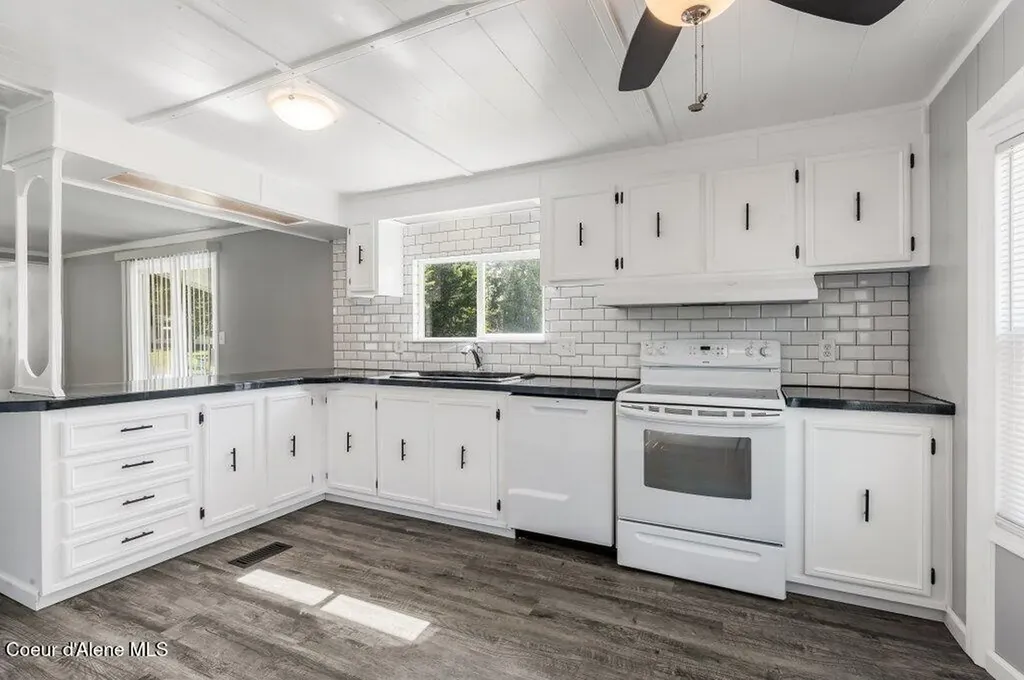 28128 N Highway 41 Spirit Lake ID 83869