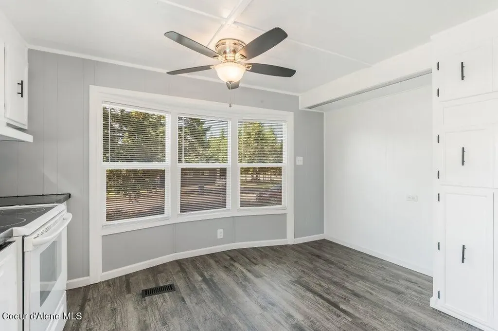 28128 N Highway 41 Spirit Lake ID 83869